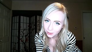 Amateur Webcam Cute Teen Plays Solo with Big Dildo