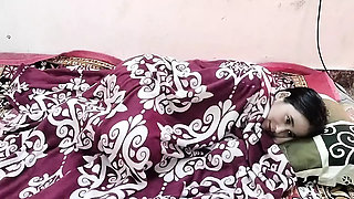Gave up on the pretext of giving goods to Muslim girlfriend