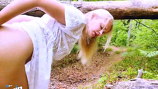 Cum flowing from super-hot MILF's coochie as tourists