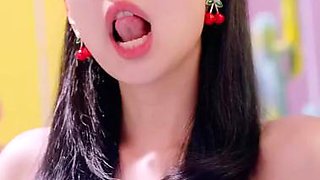 Jennie Totally Wants YOUR Ice Cream