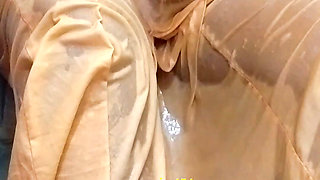 Desi Indian saira aunty Bathing, Indian women Bath, Housewife Bathing and Washing Her Tight Pussy with Soap