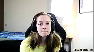 teen dulceyjohn flashing boobs on live webcam