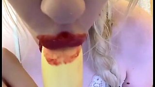 Hot Elza Kom See on Dildo
