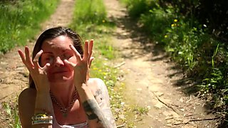 I finger myself in front of passers-by and a jogger fucks me and gives me a big facial