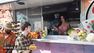 Brazzers - Anna Chambers gets naughty behind the counter and screws James Angel in the food truck