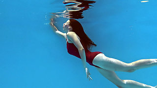 Hot mixed race teen Fernanda Releve swimming naked
