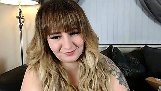 Slutty amateur flashing her big boobs in the backseat