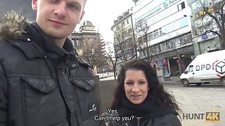 Hunt4k. guy watches gf screwed on couch for big stack of currency