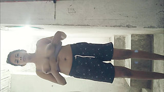 Bhabhi masterbate her pussy with toothpaste in bathroom