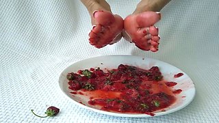 Amateur femdom vixen crushing strawberries barefoot