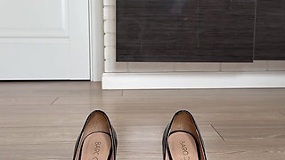Pumps off, Power on - High Heels Rip off