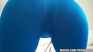 Flexible yoga woman luvs Anal Sex