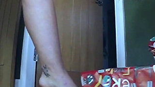 Giantess Christmas: Not Home Alone