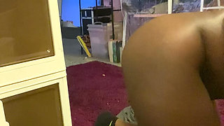 follow this sexy Ebony Instagram model