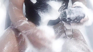 I Wash My Body in the Bath (2025)