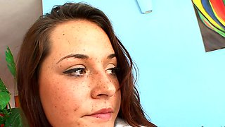 Cheerleader Talia Palmer BJs Her Gent