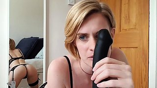 Hot amateur blonde pregnant toying her pussy solo