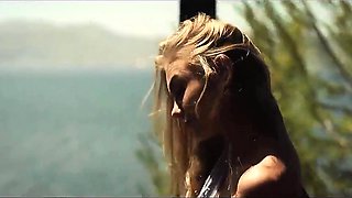 Horny girls found themselves a quiet place to have fun