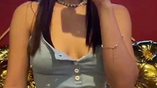 Amateur brunette double toying on webcam