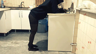 Moroccan Girl Has Sex with Her Boyfriend in the Kitchen