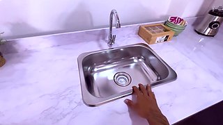 Curvy Busty Bootylicious Latina Gal Doesn't Miss the Chance To Have Fun With a Big-dicked Plumber
