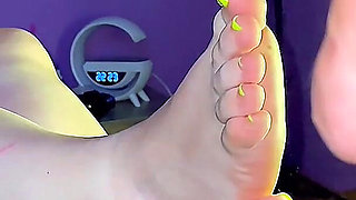 Amateur Footjob Cum on Feet Footfetish Fine Toes Soles