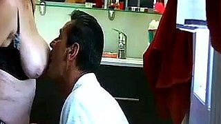 Mamie adore sucer et le sexe oral