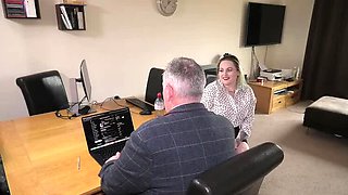 Bambi Beauty's Home Review: Amateur BBW Office Blowjob & Tattooed Doggy Style Squirting in HD