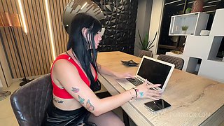 Office Fuck: Sexy Brunette Secretary Yennifer Chacon Ask Me For Help And I Give Her My Big Dick.