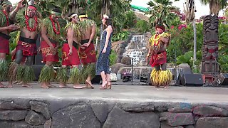 Gorgeous Vera King enjoys while being pleasured in public