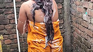 Amateur Indian Housewife Cheating in Morning Shower - Sneaky Bathroom Sex with Real Desi Couple