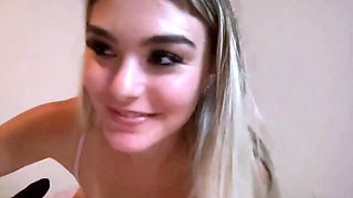 Hot amateur webcam teen masturbates for their fans