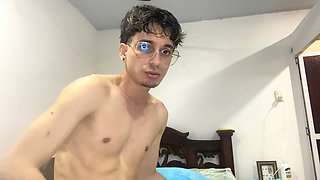 FEMALE TWINK GETS REALLY GOOD BITCH PLAYING WITH HER HUGE DILDO