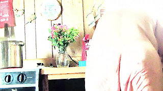 Bouling Hot Wet in the Kitchen Shes Masterbating and Dripping