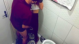 Ator Zegalinha In Safada Fode Com Desconhecido No Banheiro De Um Barzinho!