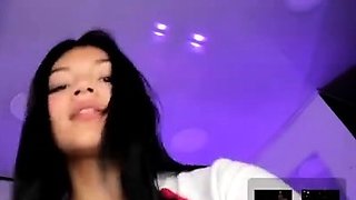 Amateur Webcam Teen Masturbates And Teases