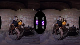 Naughty Minx Has Special Sex Treat For Halloween - Cosplay And Fingering