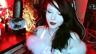 Amateur Webcam Chick Masturbates On Webcam More at