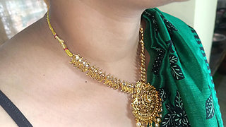 Green Colour Saree Aunty Hot Romance Viral Video