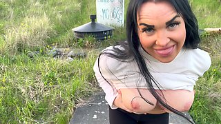 Miaxxx Pissing on the Trave