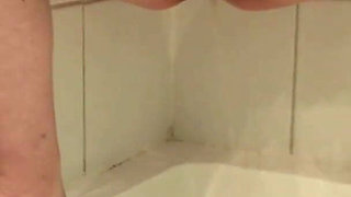 Real British 18-year-old pissing in the shower