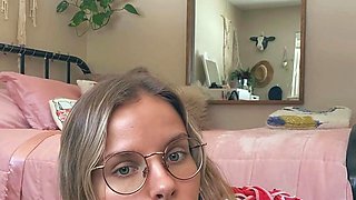 amateur blonde solo webcam