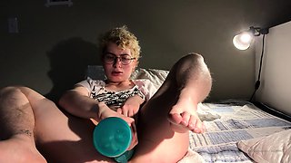 Hot amateur blonde pregnant toying her pussy solo