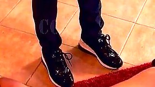 Paying under stunning feet - part 1
