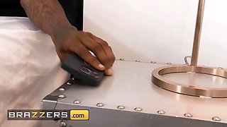 Damion is about to observe his wife’s step-sister Brandy Renee & shortly after they end up fucking On The Couch - brazzers