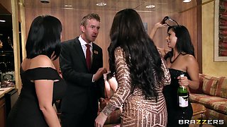 Vegas Milf Vacation With India Summer, Danny D - Brazzers