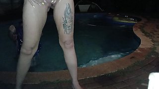 Nieghbours Wife Handjob Finger Fucking in Swimmingpool