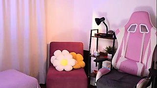 Amateur Latina Milf Masturbates on Cam