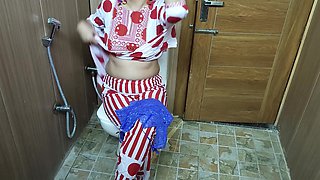 Hindi Teen Stepson Sneakes Behind Stepmom Changing Clothes and She Likes This in Hindi Audio