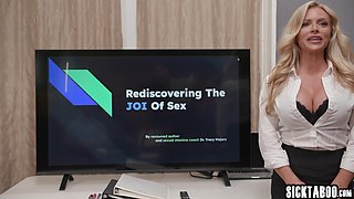 Horny mom is a perfect babe for practice